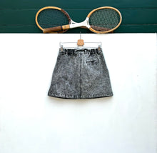 Load image into Gallery viewer, NIKE Challenge Court Grey Denim Court Skirt. Sz M.