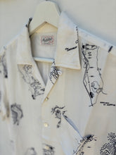 Load image into Gallery viewer, MANHATTAN Famous Golf Holes Cotton Resort Shirt. Sz M.