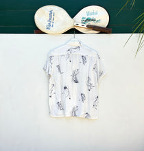 Load image into Gallery viewer, MANHATTAN Famous Golf Holes Cotton Resort Shirt. Sz M.